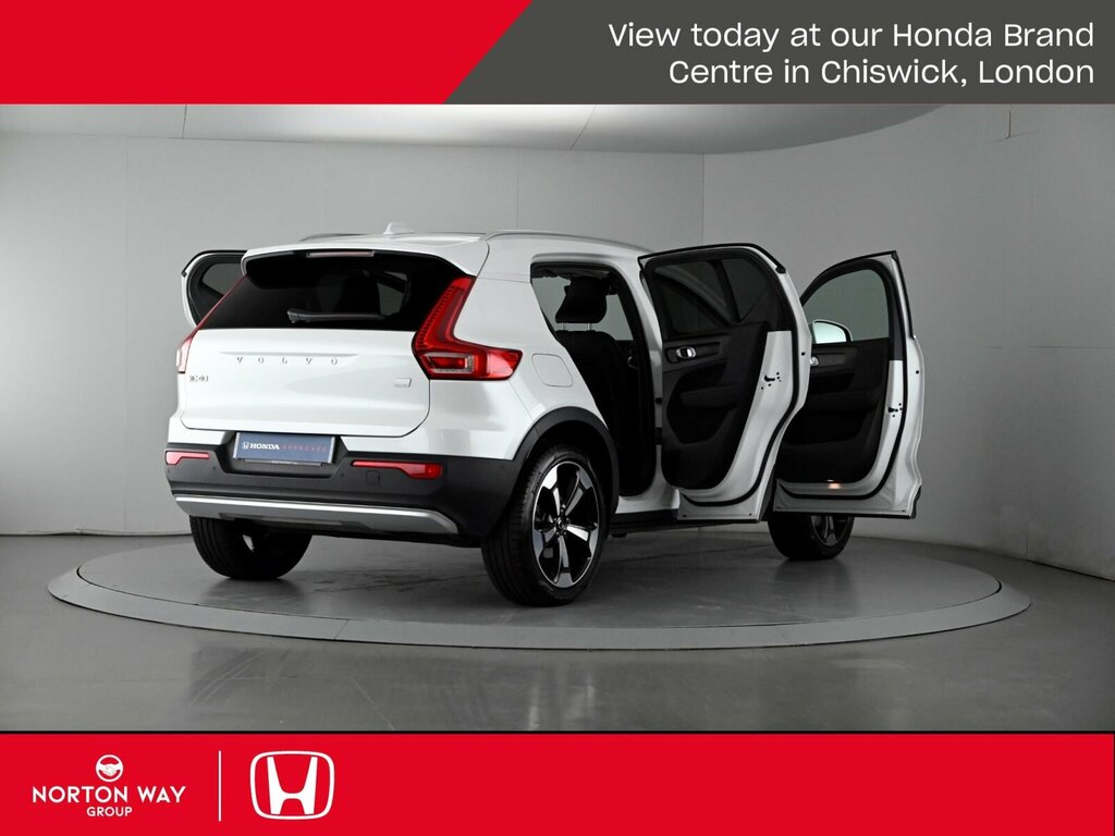 Volvo XC40 1.5 T3 163 Momentum Geartronic Black #54