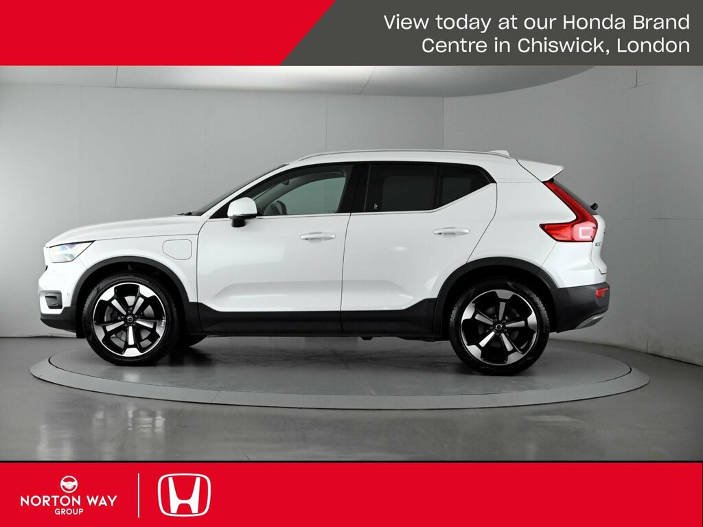 Volvo XC40 1.5 T3 163 Momentum Geartronic Black #17