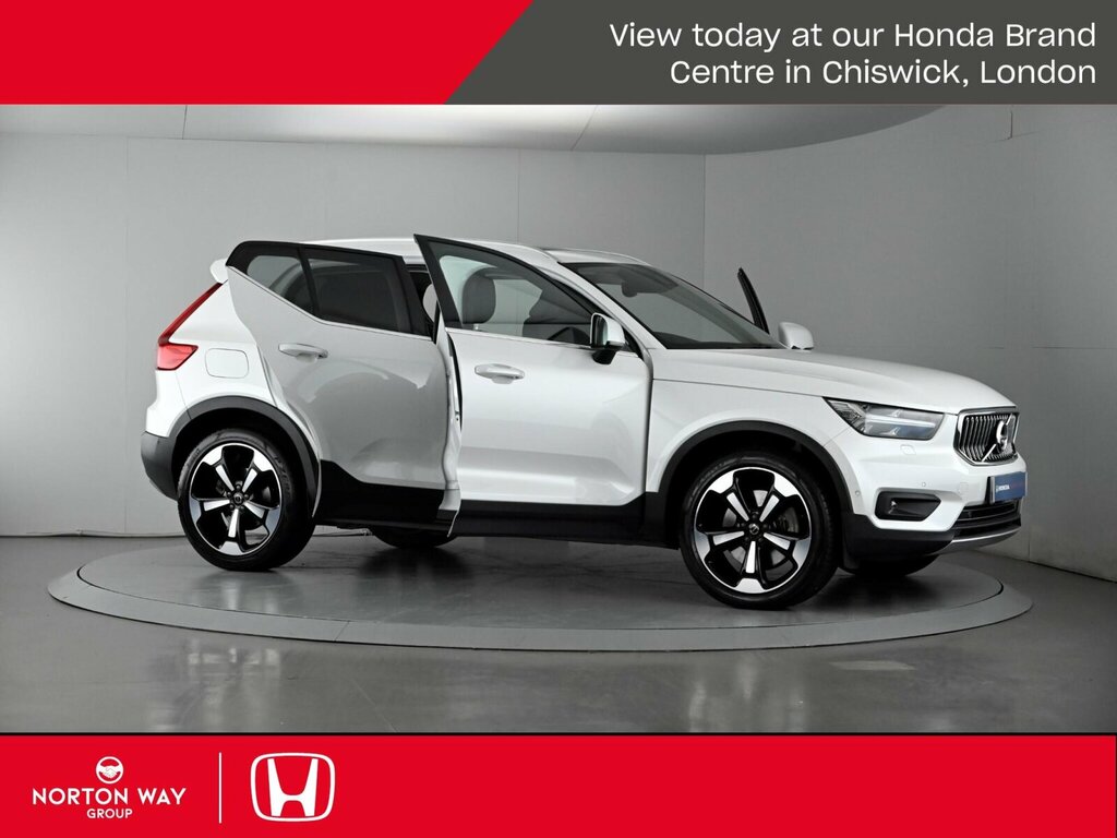 Volvo XC40 1.5 T3 163 Momentum Geartronic Black #36