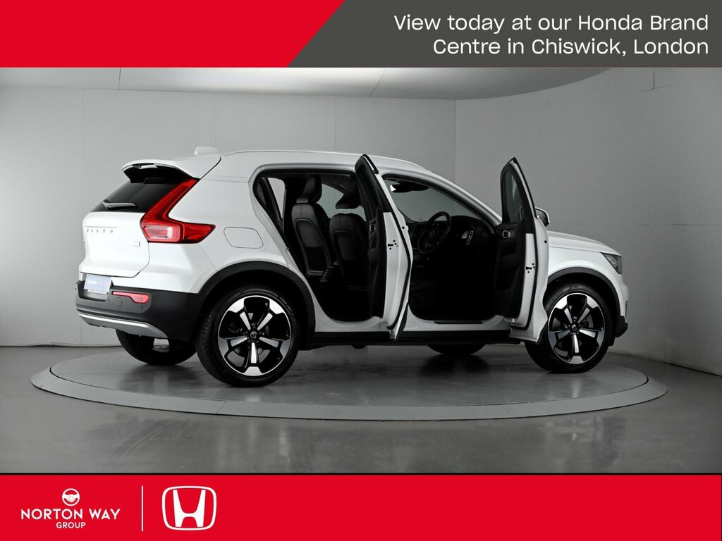 Volvo XC40 1.5 T3 163 Momentum Geartronic Black #57