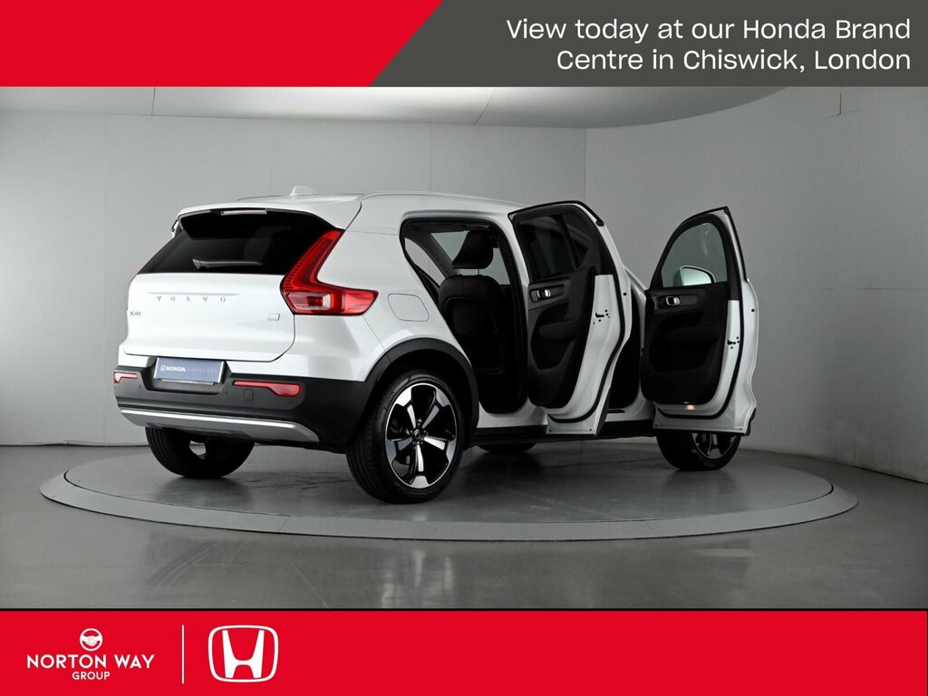 Volvo XC40 1.5 T3 163 Momentum Geartronic Black #55
