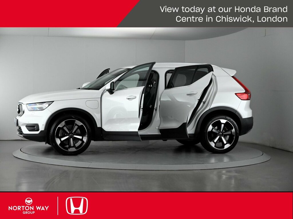 Volvo XC40 1.5 T3 163 Momentum Geartronic Black #40
