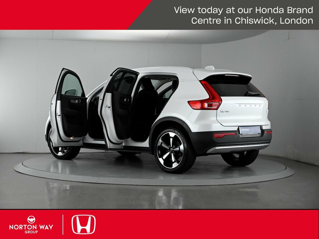 Volvo XC40 1.5 T3 163 Momentum Geartronic Black #46