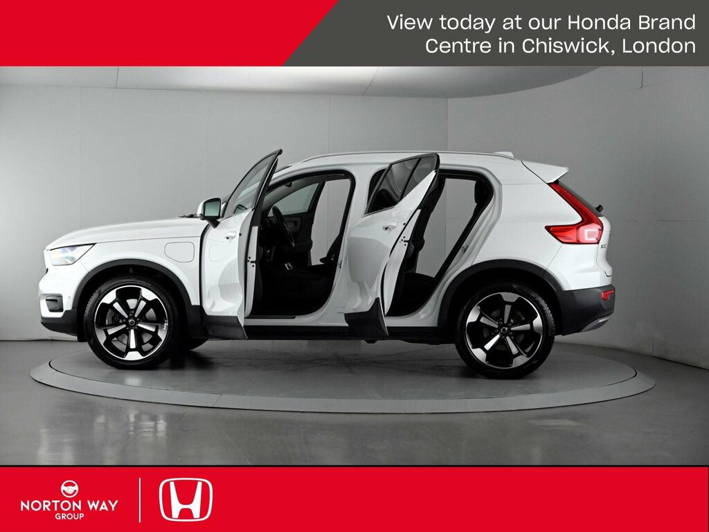 Volvo XC40 1.5 T3 163 Momentum Geartronic Black #42