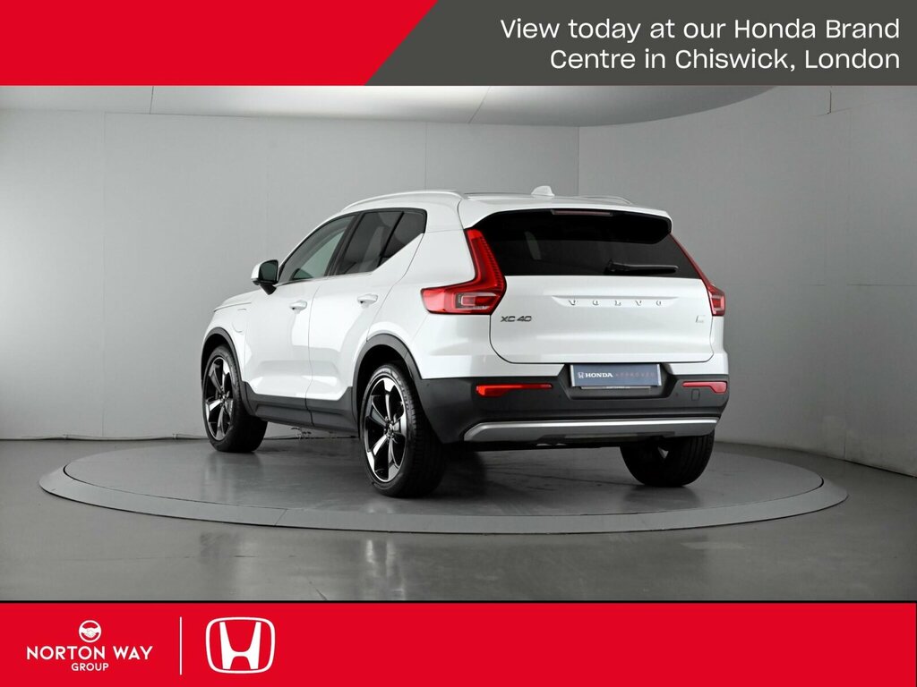 Volvo XC40 1.5 T3 163 Momentum Geartronic Black #23