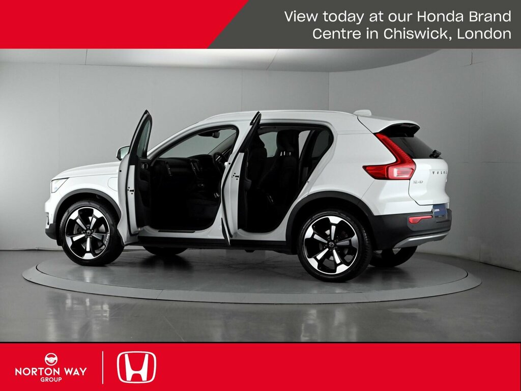 Volvo XC40 1.5 T3 163 Momentum Geartronic Black #44