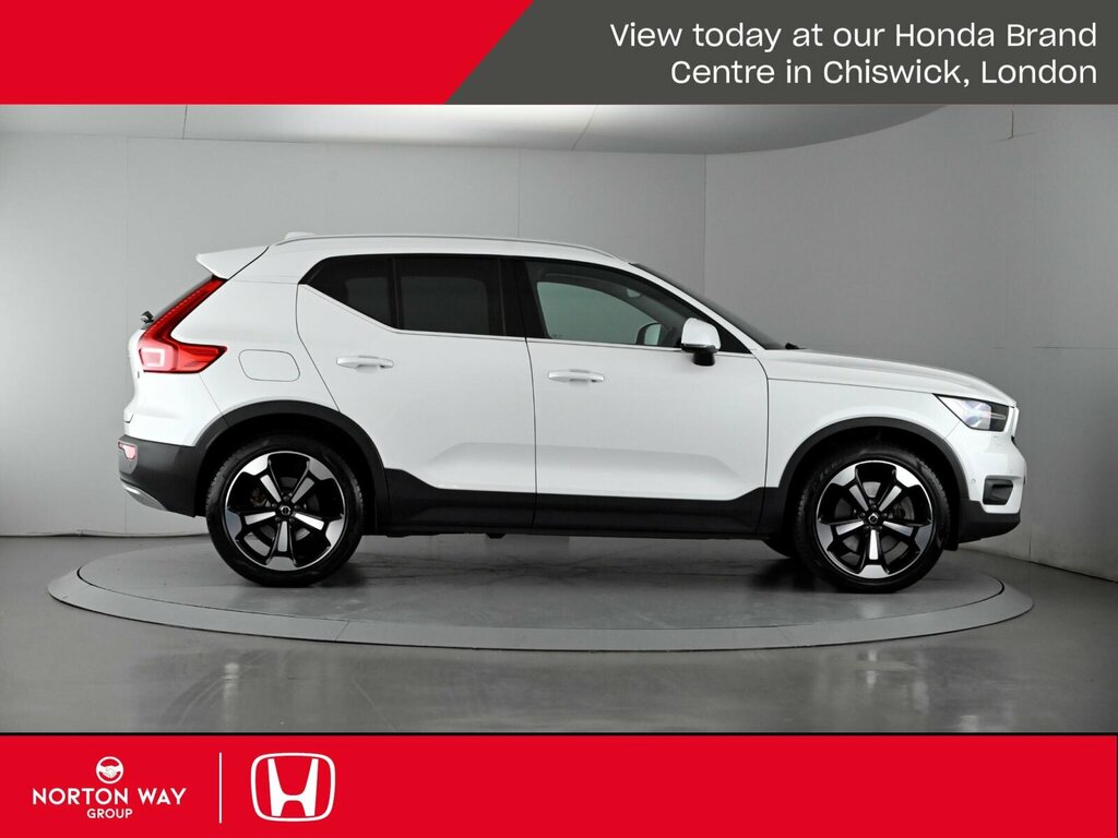 Volvo XC40 1.5 T3 163 Momentum Geartronic Black #32