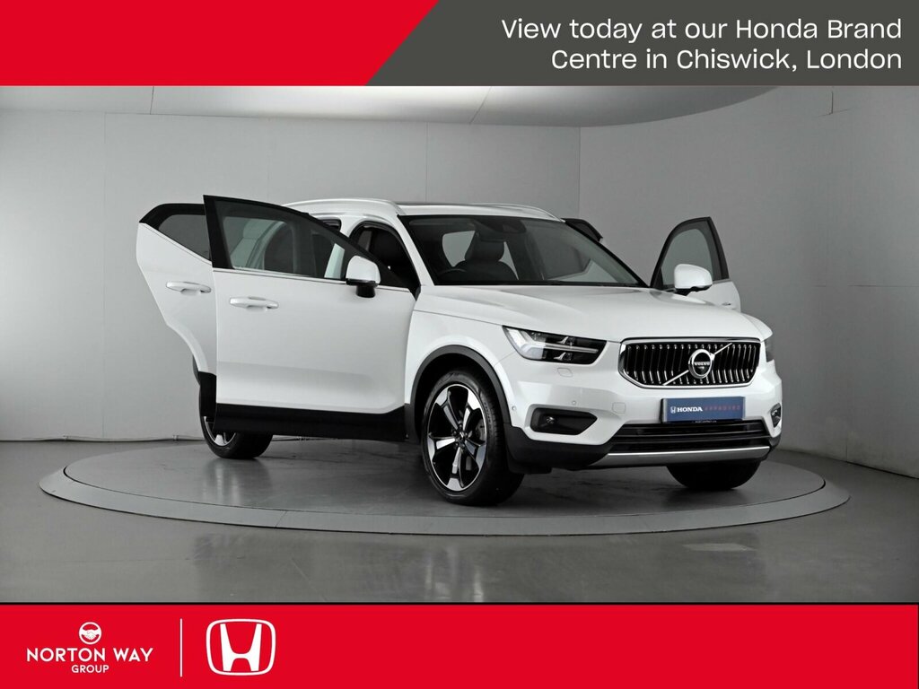 Volvo XC40 1.5 T3 163 Momentum Geartronic Black #37