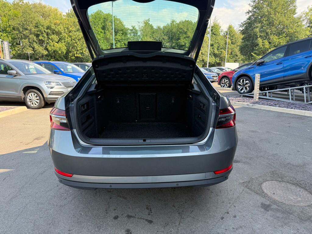 Skoda Superb Skoda Superb Estate 1.4 Tsi Iv Sport Line Plus Dsg White #9