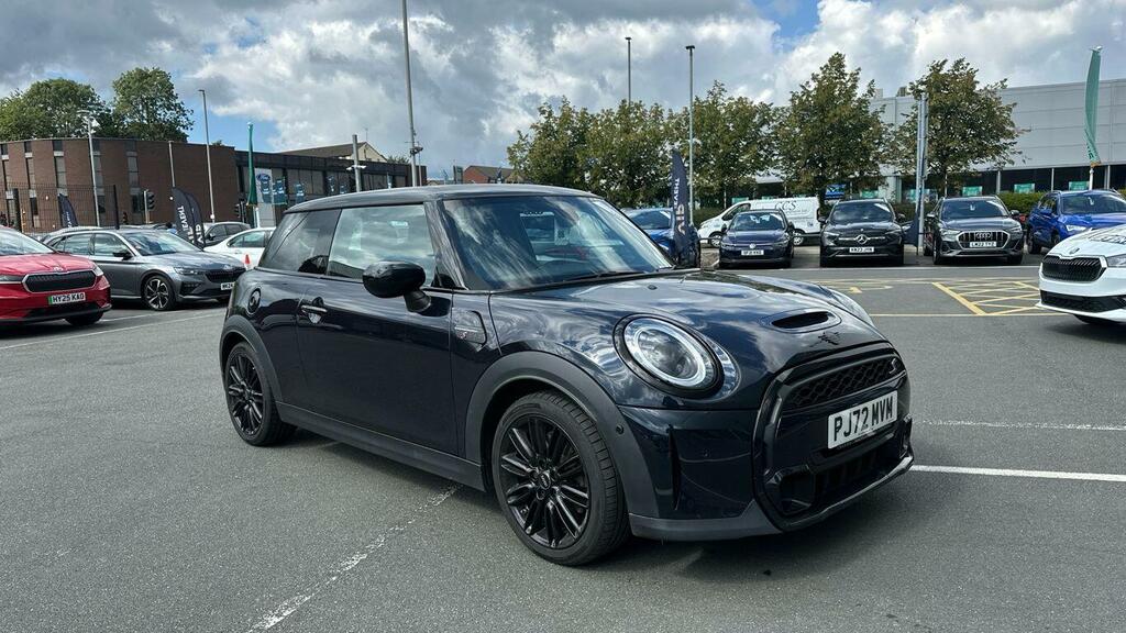 Mini Hatch 2.0 Exclusive PJ72MVM Black