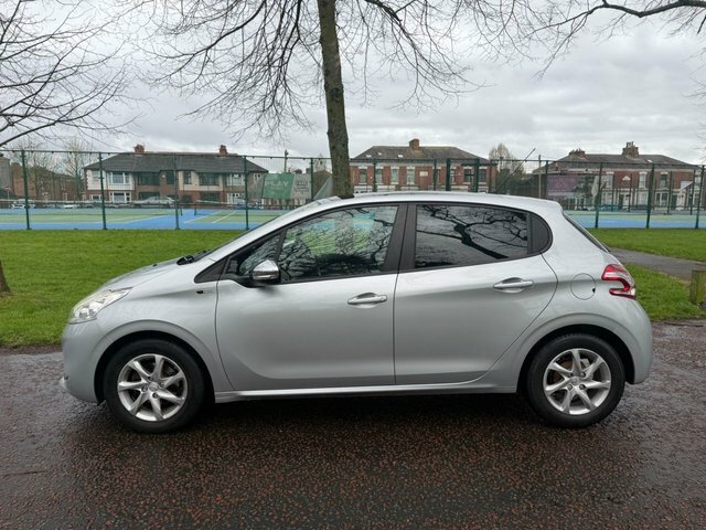 Peugeot 208 2014 1.2 Vti Puretech Style Hatchback M Silver #2