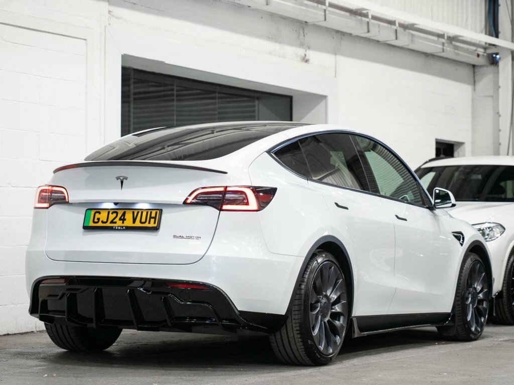 Tesla Model Y Suv GJ24VUH White #5
