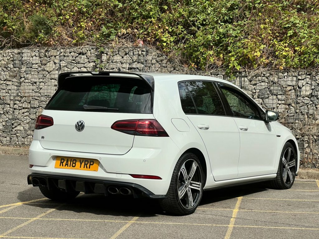 Volkswagen Golf 2L R White #4