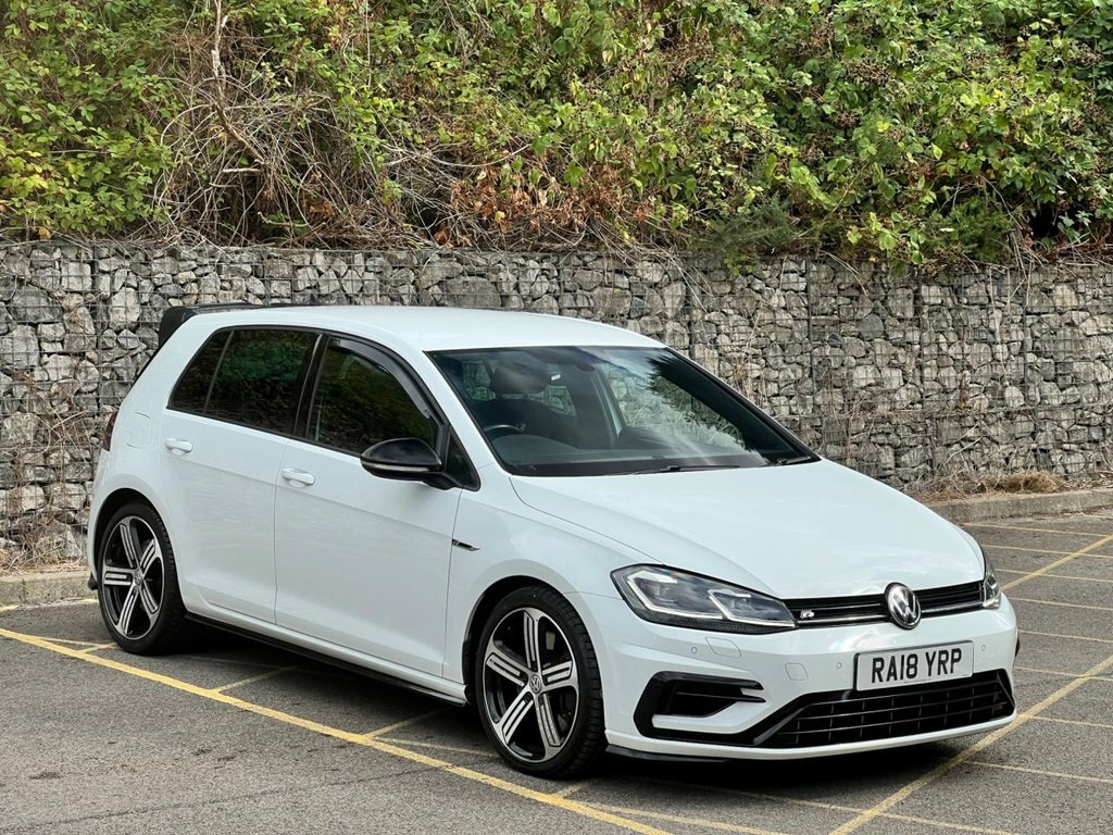 Volkswagen Golf 2L R White