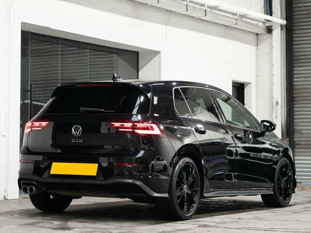 Volkswagen Golf 2L Gtd Black #4