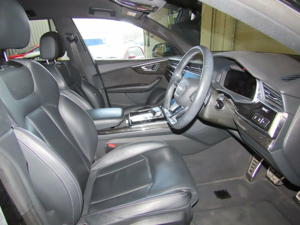 Audi Q8 3L Black Edition Black #6