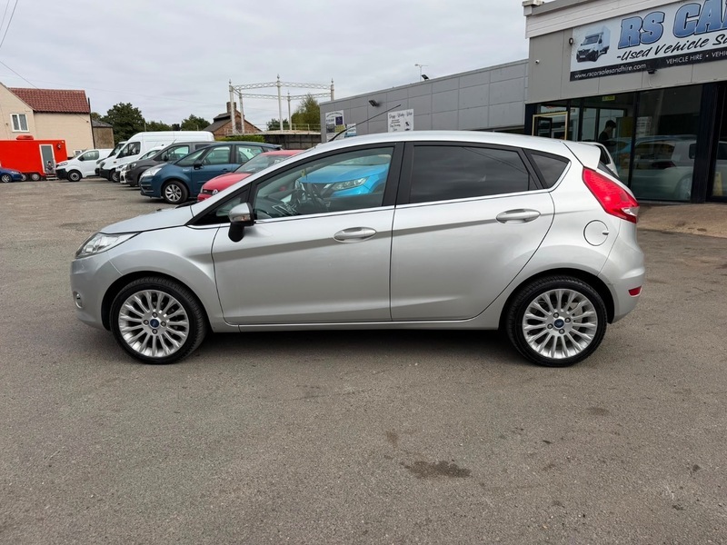 Ford Fiesta Titanium Silver #2
