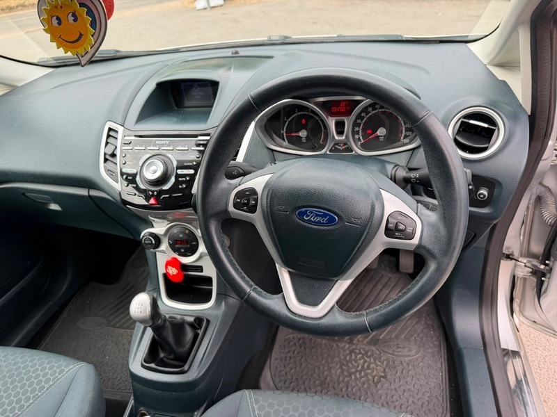 Ford Fiesta Zetec 35 Taxfshtwo Keys White #9