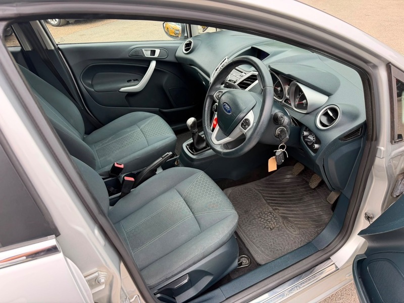 Ford Fiesta Zetec 35 Taxfshtwo Keys White #8