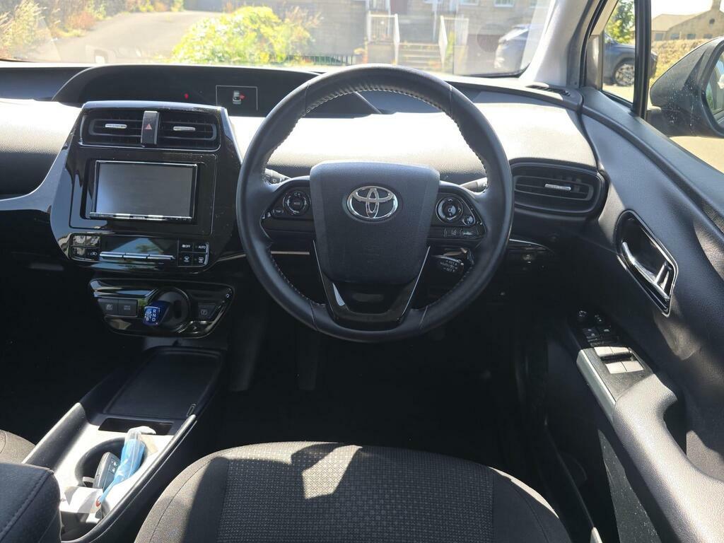 Toyota Prius Excel Tss 5-Door Red #11