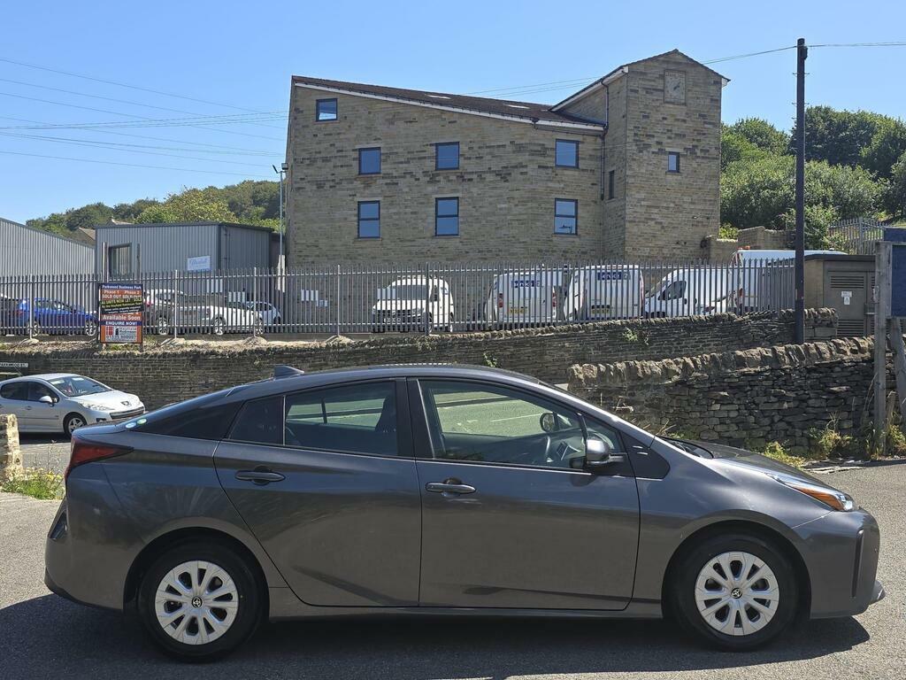 Toyota Prius Excel Tss 5-Door Red #9