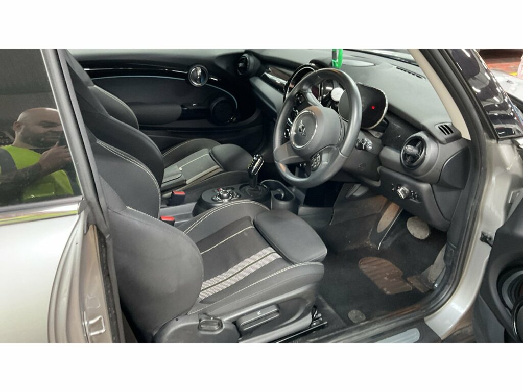 Mini Electric Hatch 135Kw Cooper S Level 2 33Kwh 17In A Green #11