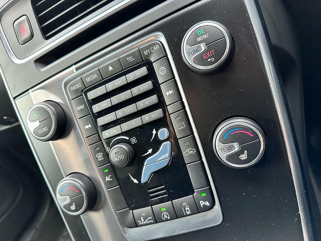Volvo V60 D4 190 R Design Lux Nav Geartronic Blue #24