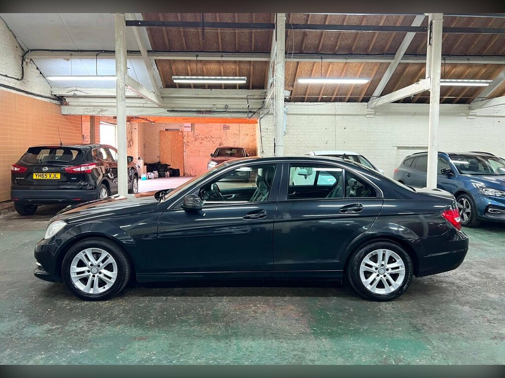Mercedes-Benz C Class 2.1 C200 Cdi Blueefficiency Executive Se G-tronic Black #4