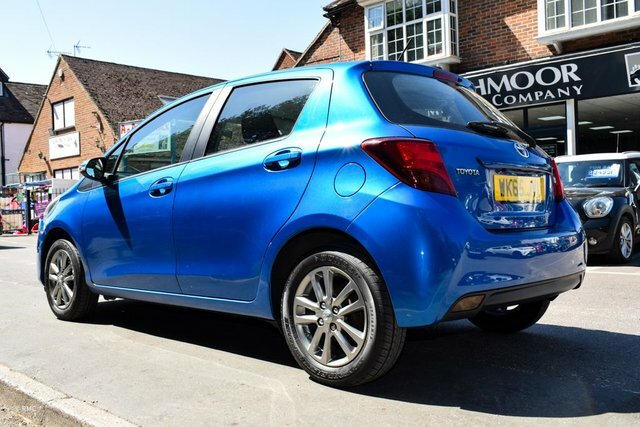 Toyota Yaris 2015 1.33 Dual Vvt-i Icon Hatchback Man Blue #4
