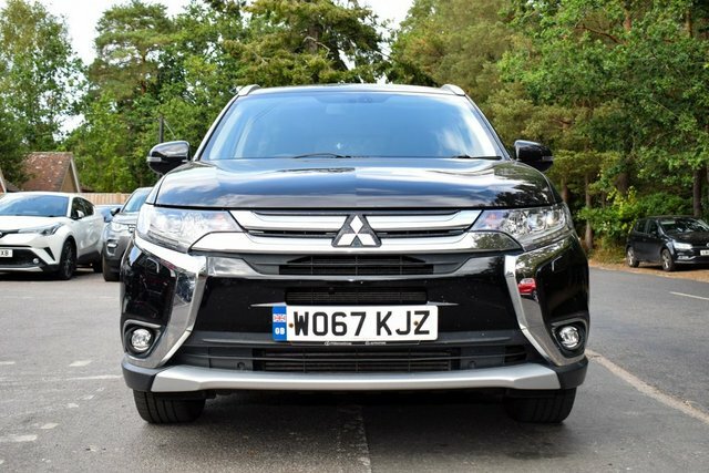 Mitsubishi Outlander 2018 2.2 Di-d 4 Suv 4Wd Euro 6 Black #2