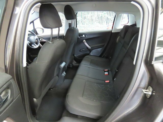 Peugeot 2008 Suv 1.2 Puretech Allure Euro 6 201666 White #9