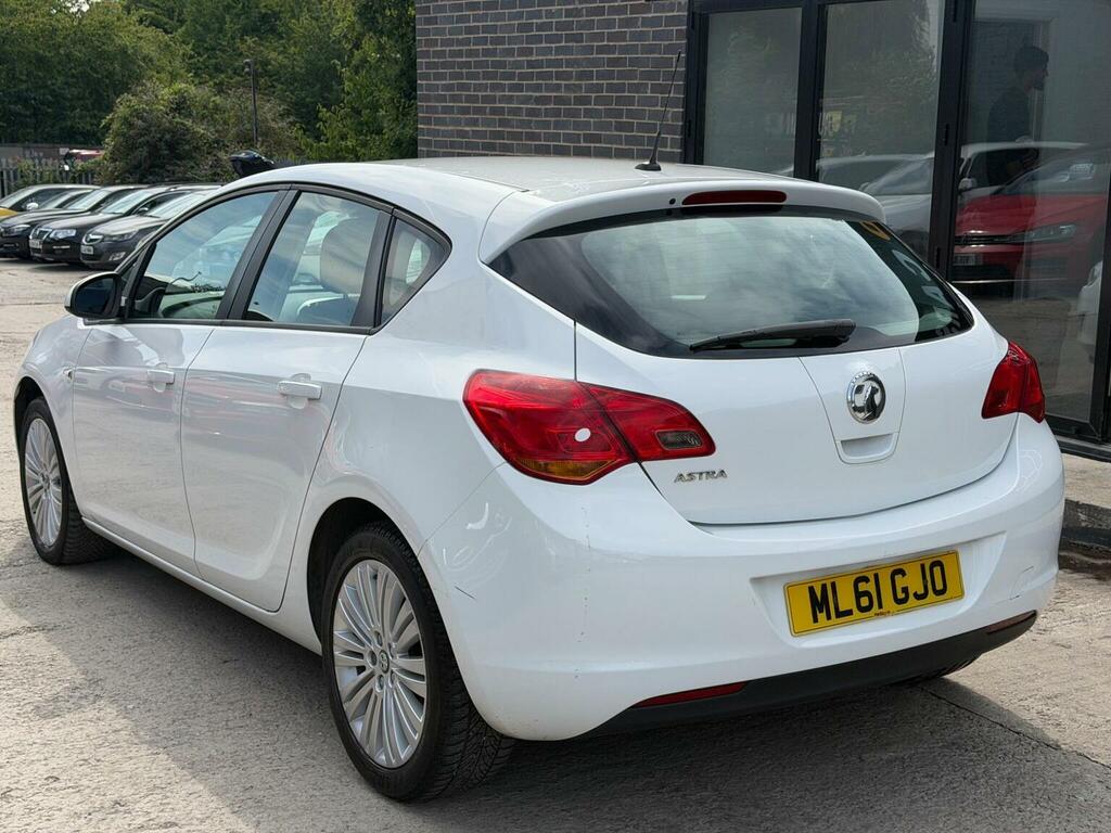 Vauxhall Astra 1.4 16V Excite Euro 5 White #6