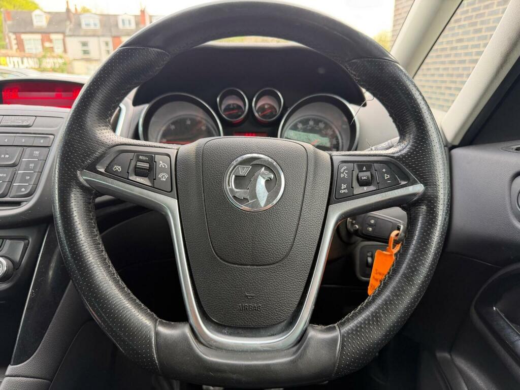 Vauxhall Zafira Tourer Sri White #9