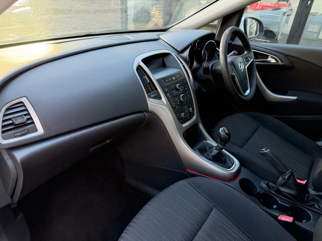 Vauxhall Astra 1.6 16V Exclusiv Sports Tourer Euro 5 Silver #16