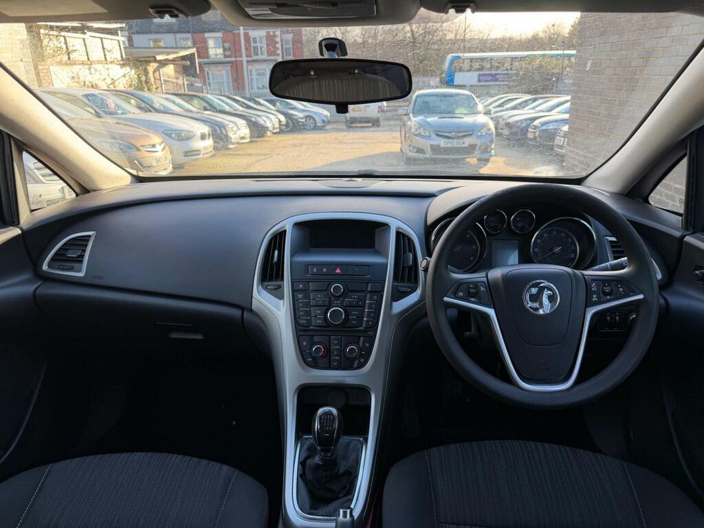 Vauxhall Astra 1.6 16V Exclusiv Sports Tourer Euro 5 Silver #24