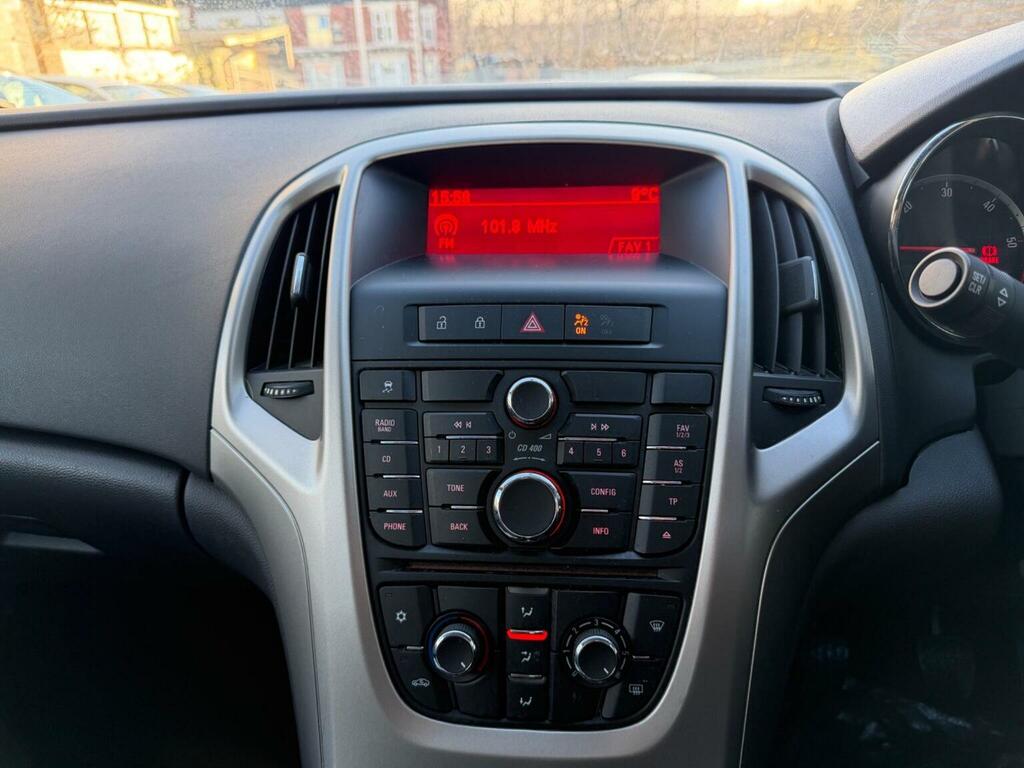 Vauxhall Astra 1.6 16V Exclusiv Sports Tourer Euro 5 Silver #32