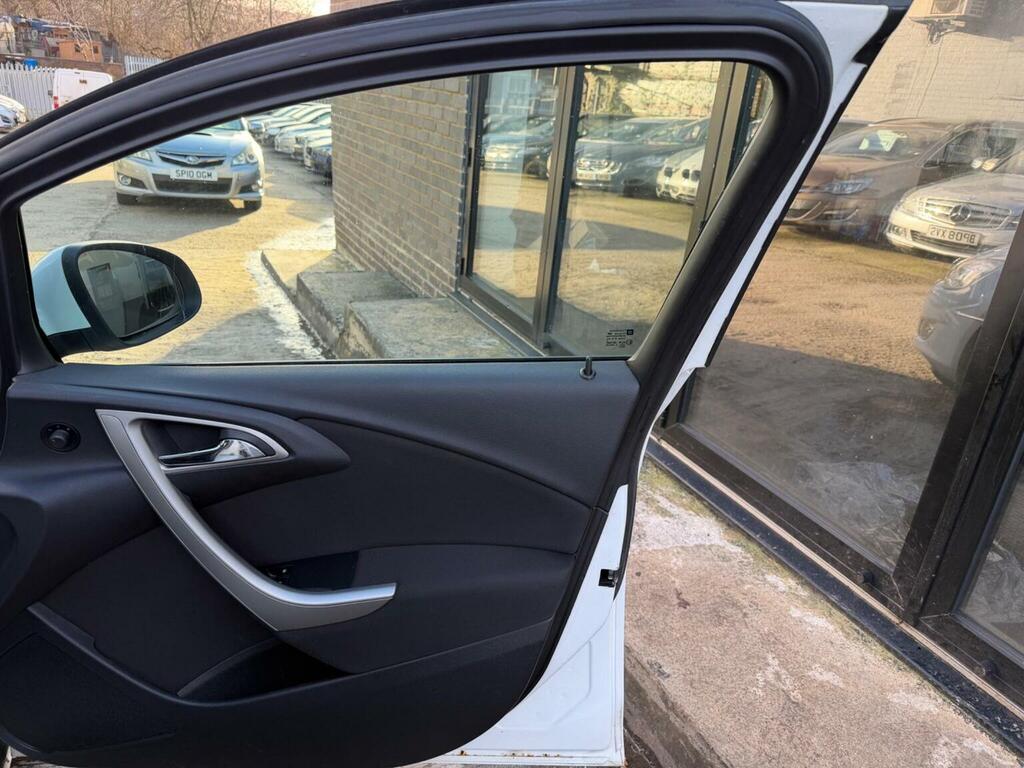 Vauxhall Astra 1.6 16V Exclusiv Sports Tourer Euro 5 Silver #9