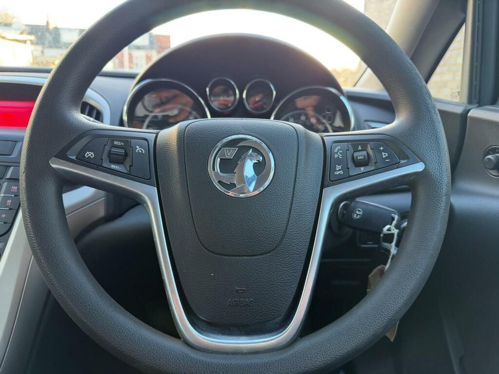 Vauxhall Astra 1.6 16V Exclusiv Sports Tourer Euro 5 Silver #30