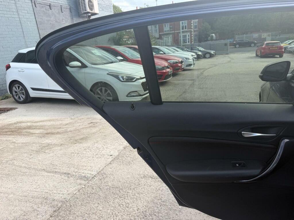 BMW 1 Series 1.6 116I Sport Hatchback Euro 6 White #25