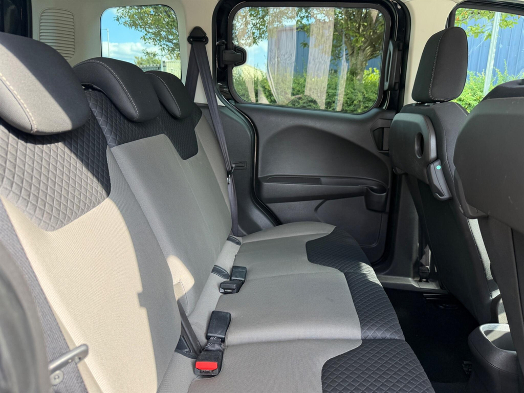 Ford Tourneo Courier 1.0 Ecoboost Zetec Euro 6 Black #2