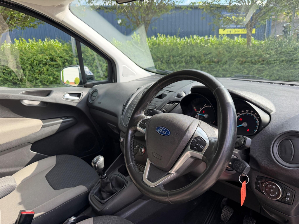 Ford Tourneo Courier 1.0 Ecoboost Zetec Euro 6 Black #4