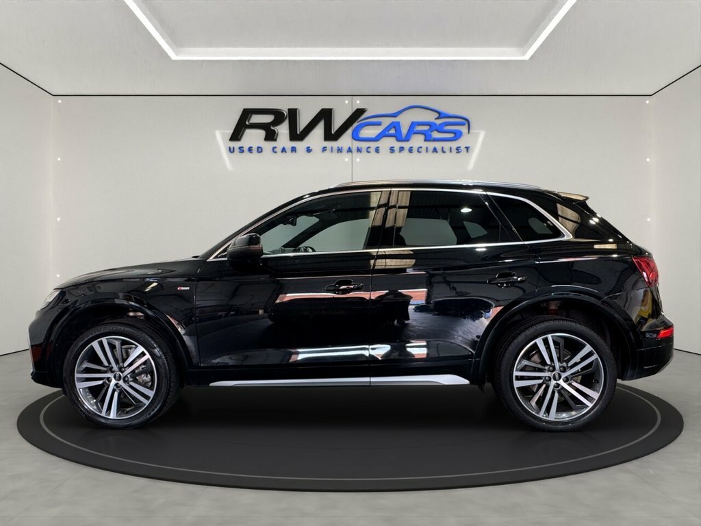 Audi Q5 2L S Line Black #2