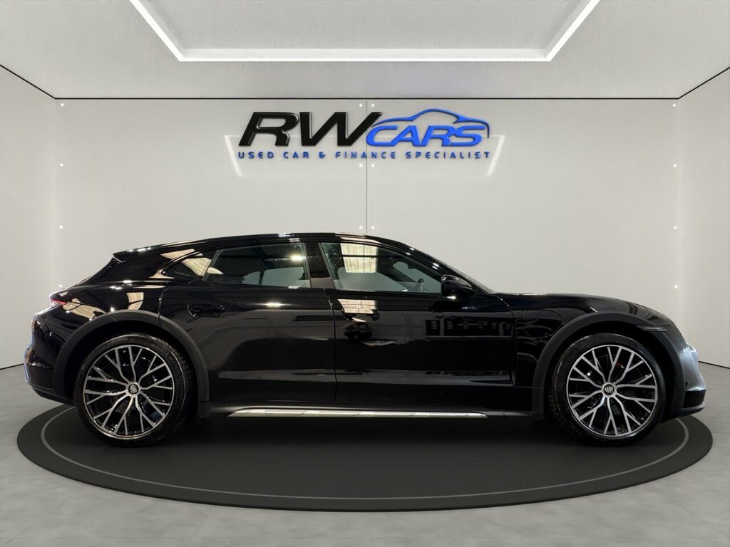 Porsche Taycan Estate Black #5