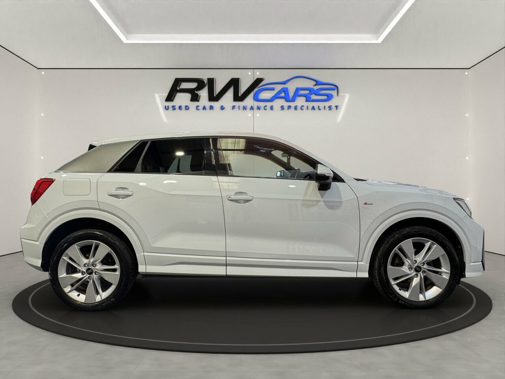 Audi Q2 1L S Line White #5