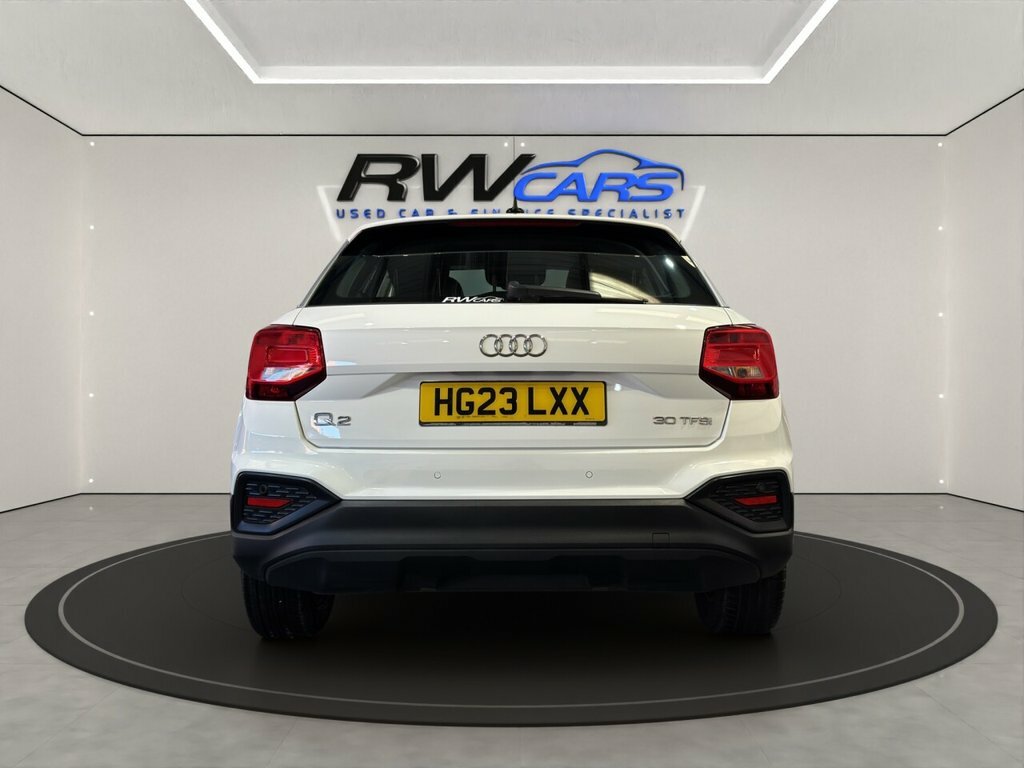 Audi Q2 1L Technik White #4