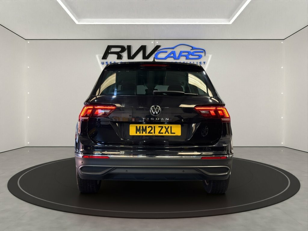 Volkswagen Tiguan 1.5L Life Black #3