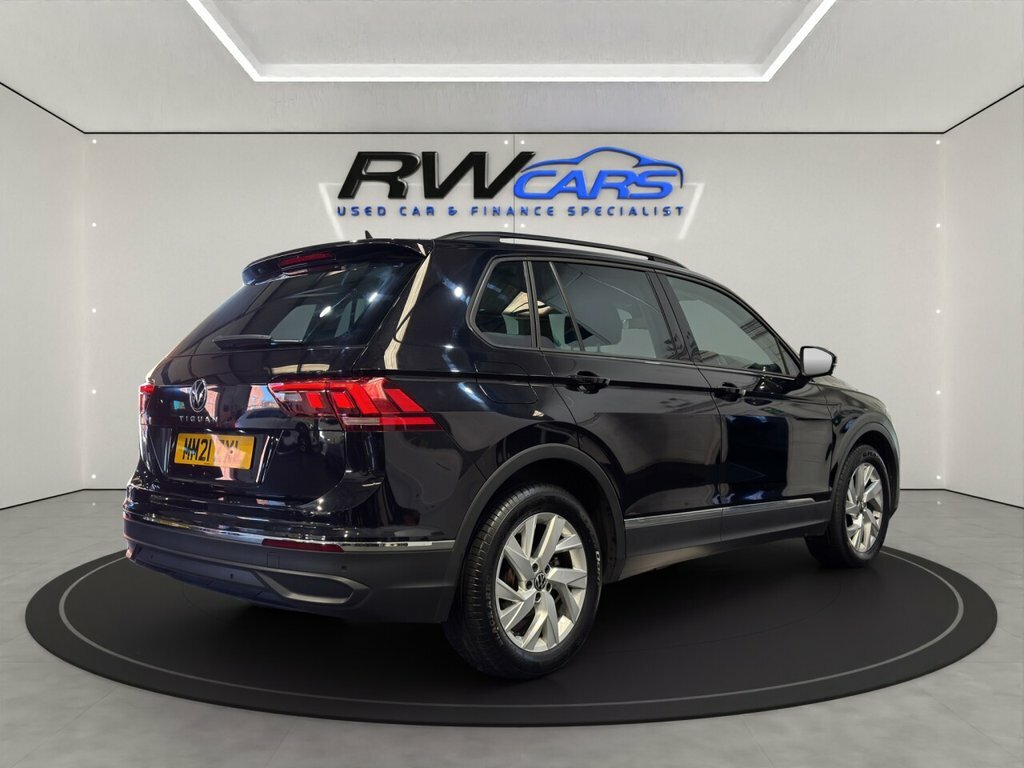 Volkswagen Tiguan 1.5L Life Black #4