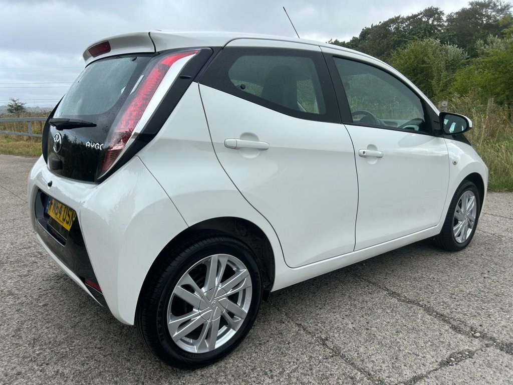 Toyota Aygo 1L X-pression White #3