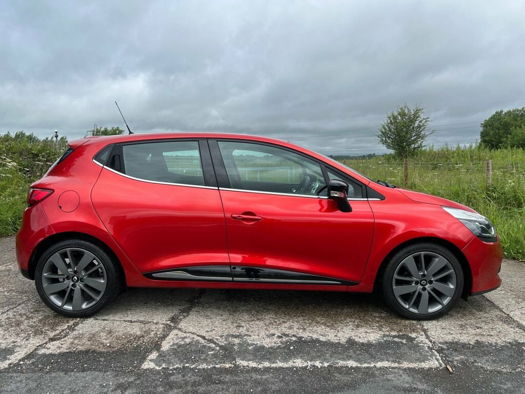 Renault Clio Hatchback SE15PCX Red #2