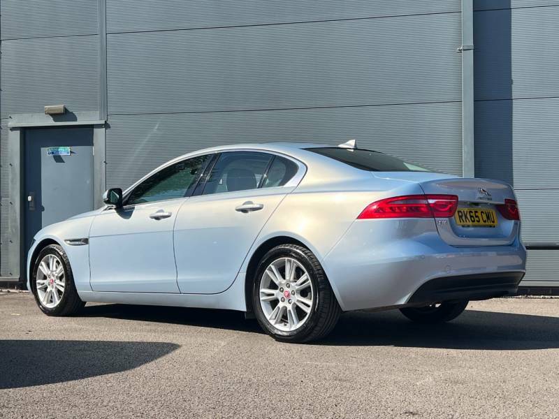 Jaguar XE 2.0 Prestige Silver #4